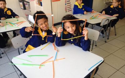 JUGANDO A DESCUBRIR FIGURAS Y CUERPOS GEOMÉTRICOS