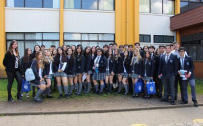 Cuartos medios participan en feria universitaria