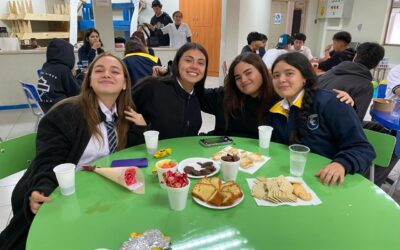 Alumnos de 3ro Medio B Celebran el Día de la Mujer con Reconocimiento Especial