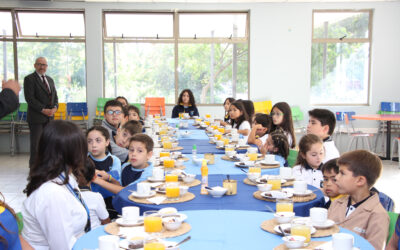 Recibiendo a Nuestros Nuevos Estudiantes